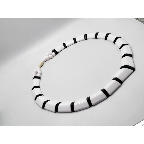 Vintage White Black Beaded Necklace Geometric Design 21 Inch - Picture 5 of 7